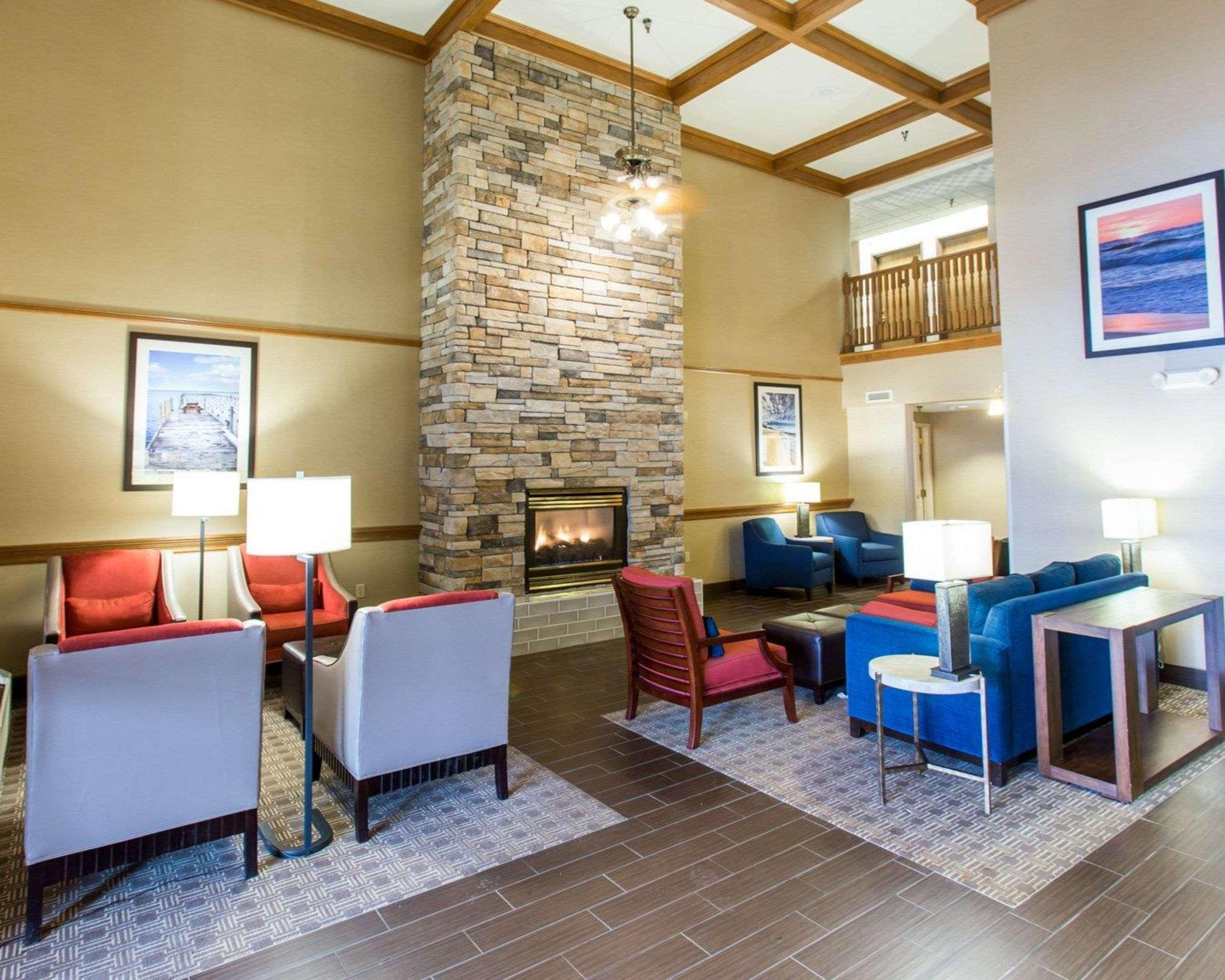 Comfort Suites Marquette Buitenkant foto