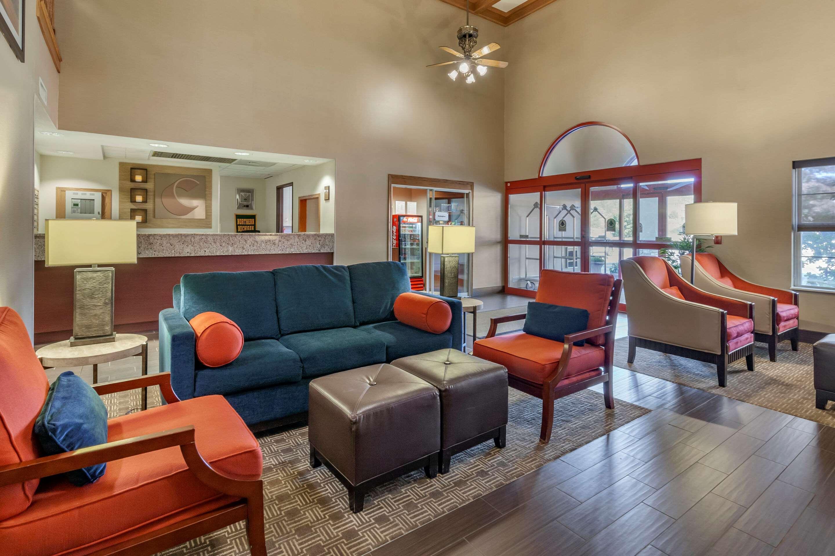 Comfort Suites Marquette Buitenkant foto